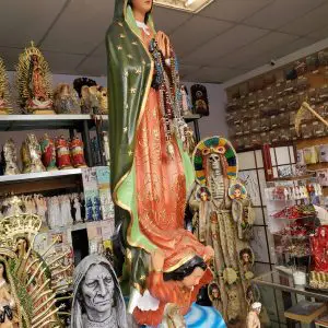 Estatua de Virgen de Guadalupe bendecida Chicago