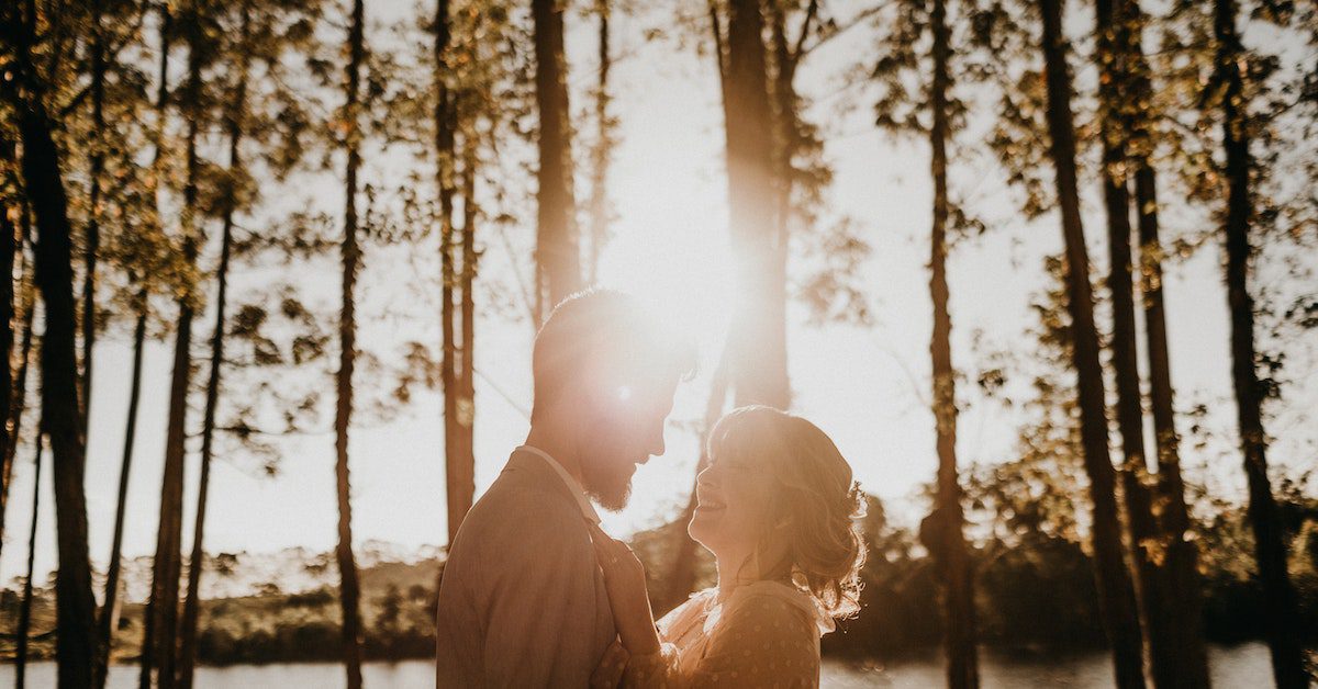 Encanta tu amor con Conjuros Románticos