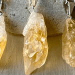 5 amuletos esotéricos que incorporan cristales